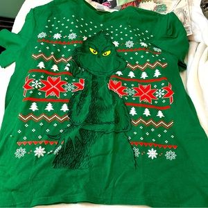 Dr. Seuss Grinch CHRISTMAS
HOLIDAY SEASON SIZE LARGE 
Short SLEEVE SHIRT